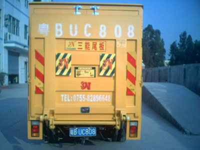 鋁合金尾板，輕便、耐用，汽車改裝的新選擇